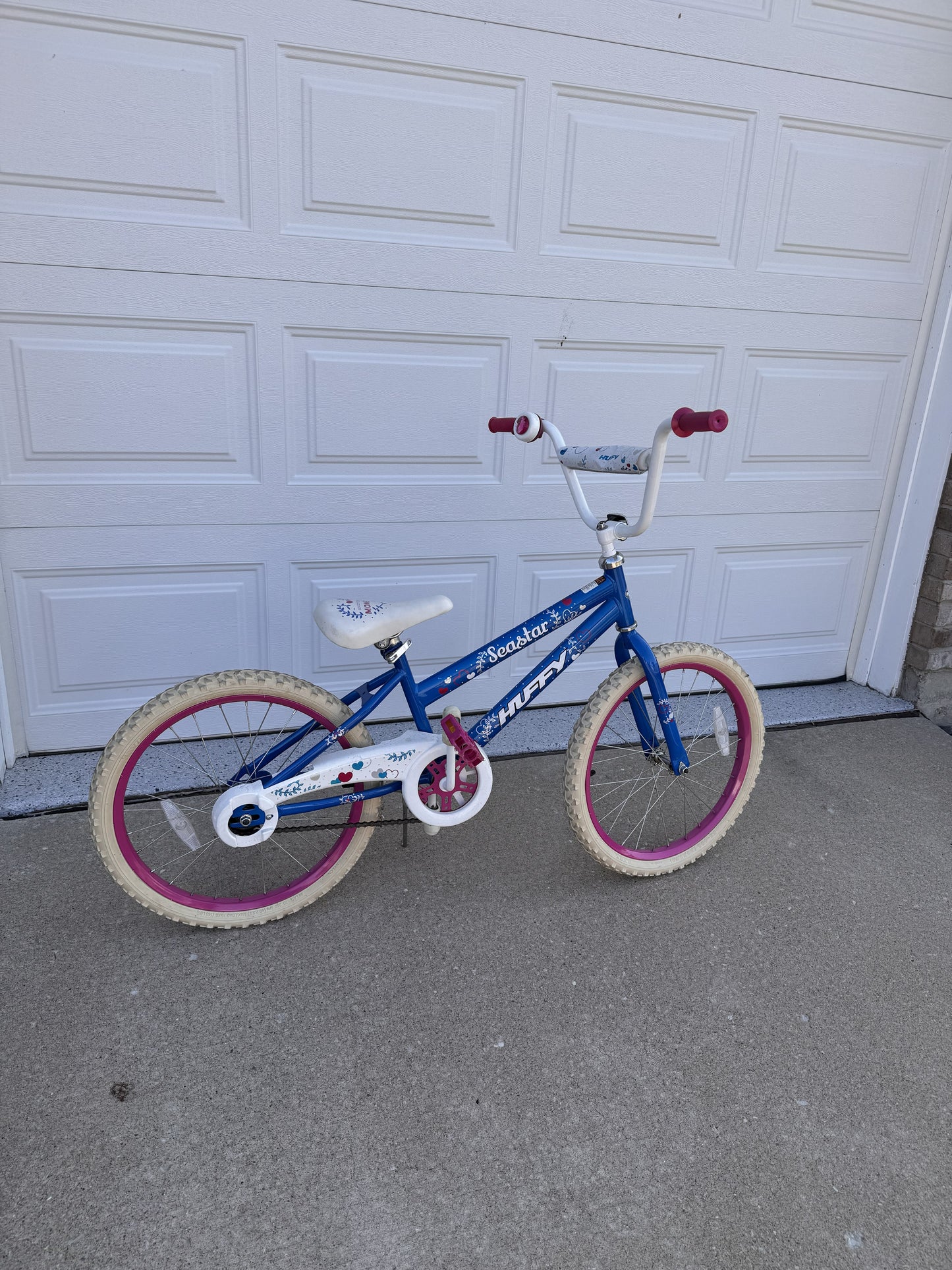 Huffy Seastar 20" Girls Bicycle – Blue & Pink | Local Pickup Only | Lot #861