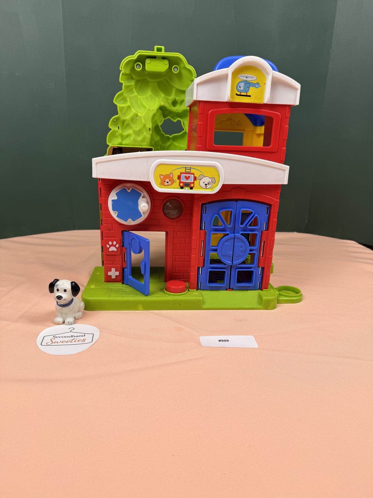 Fisher Price Little People 2-in-1 Pet Vet Clinic & Treehouse Playset | Carry-Along Playset | Lot #909