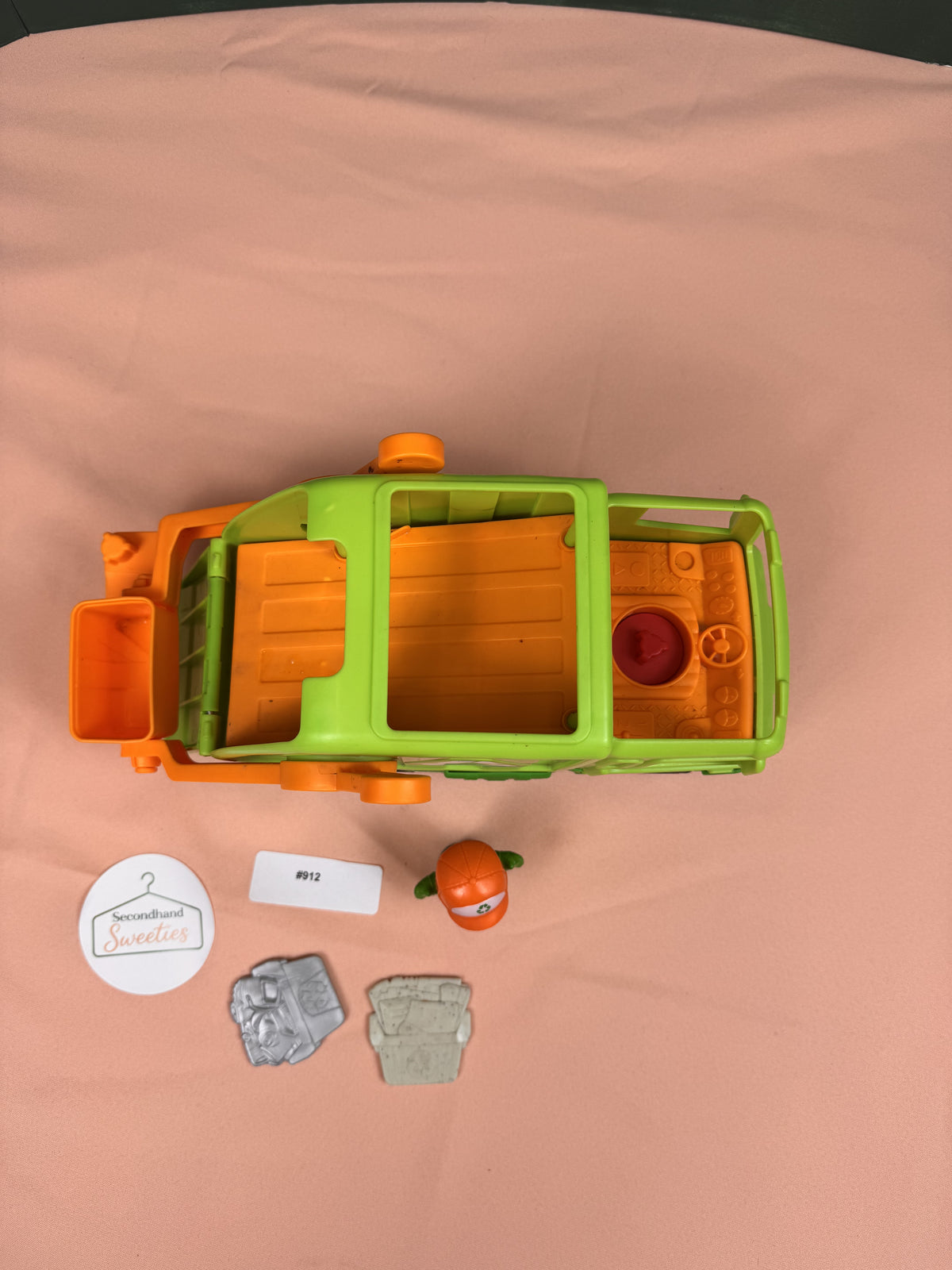 Fisher-Price Little People Recycling Garbage Truck with Worker & Recycling Bins | Lot #912