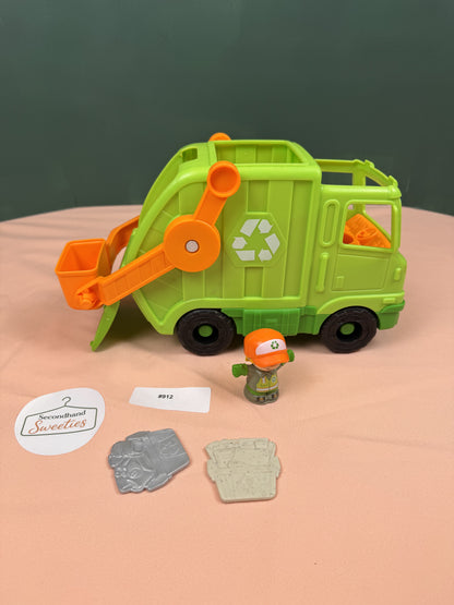 Fisher-Price Little People Recycling Garbage Truck with Worker & Recycling Bins | Lot #912