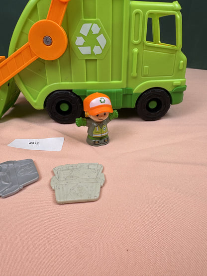 Fisher-Price Little People Recycling Garbage Truck with Worker & Recycling Bins | Lot #912