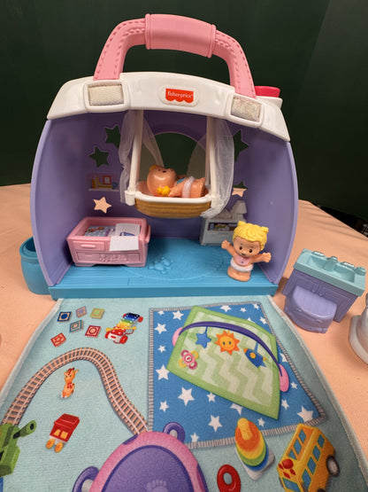Fisher-Price Little People Portable Baby Playset with Figures | Lot #914