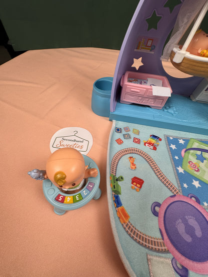 Fisher-Price Little People Portable Baby Playset with Figures | Lot #914