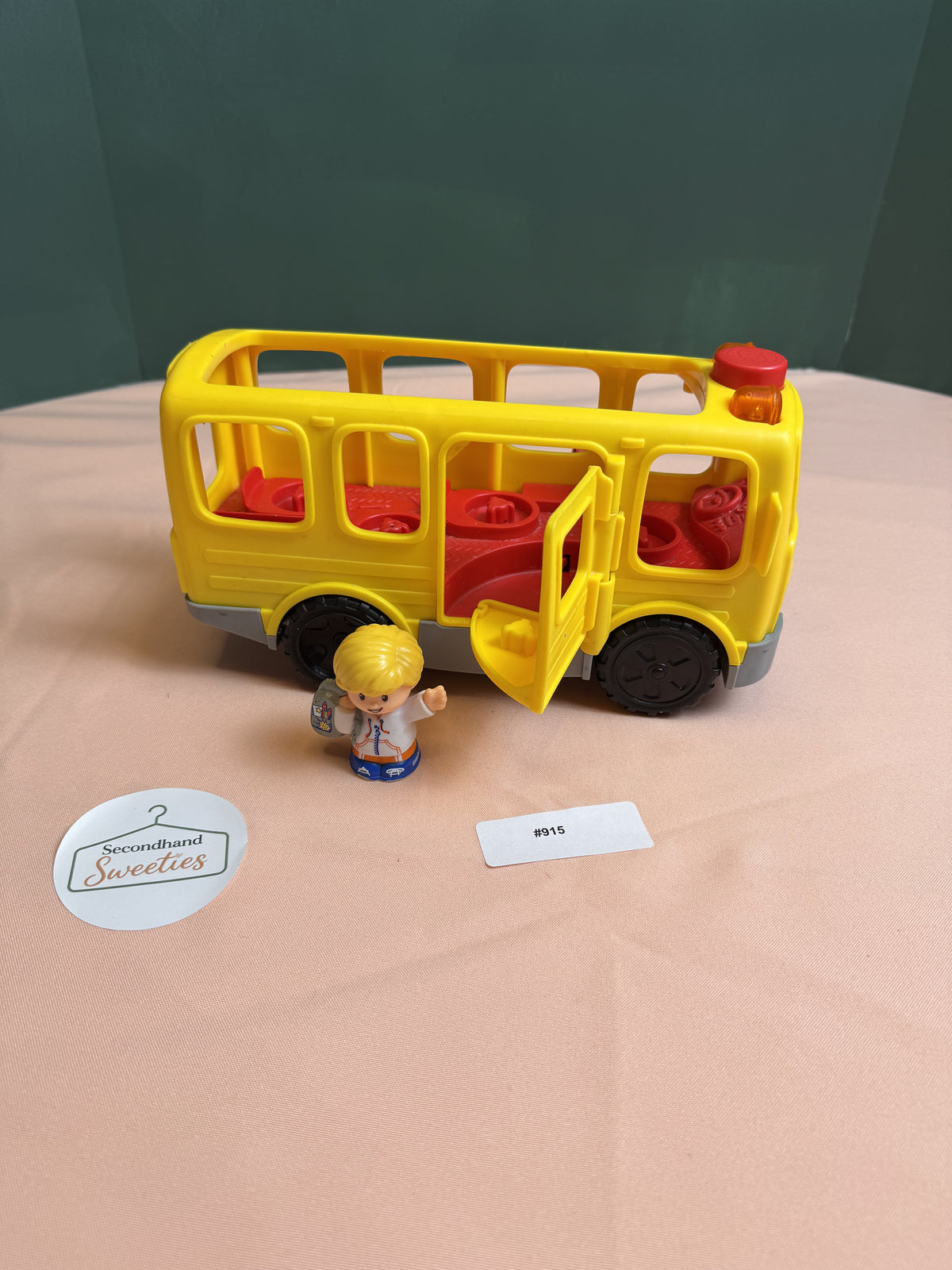 Fisher-Price Little People School Bus with Student Figure | Lot #915
